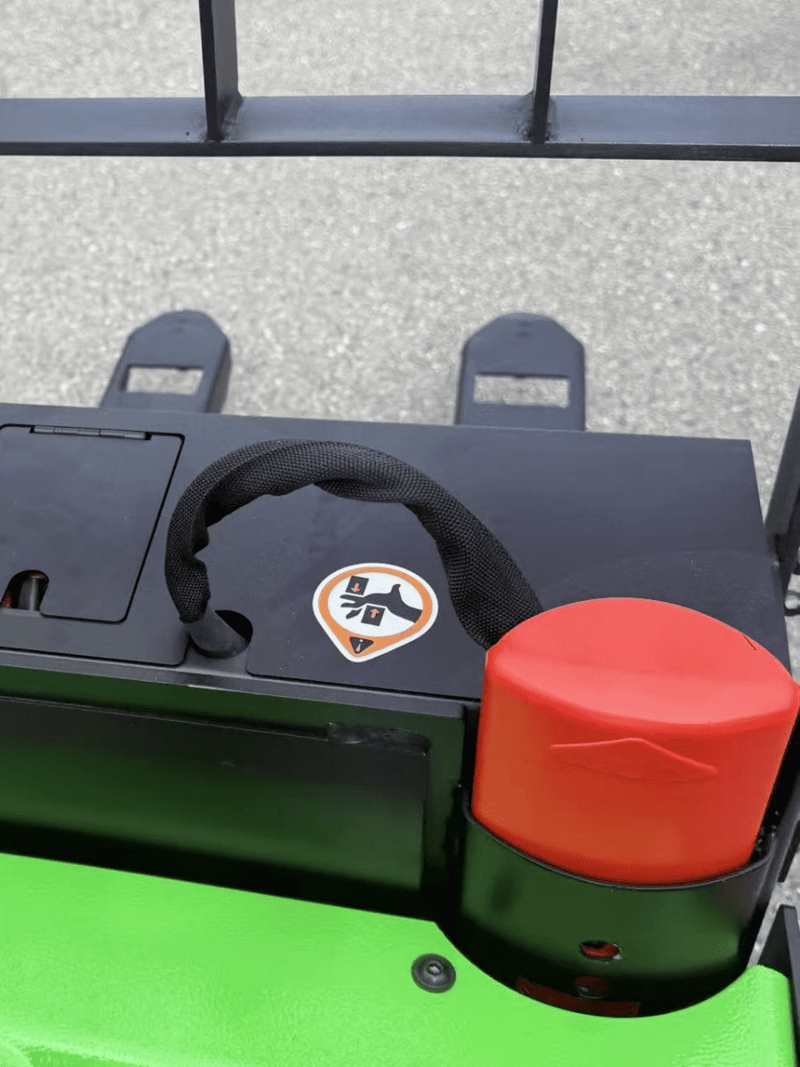 Raelon EPT25-WA electric pallet jack battery indicator and emergency stop close up