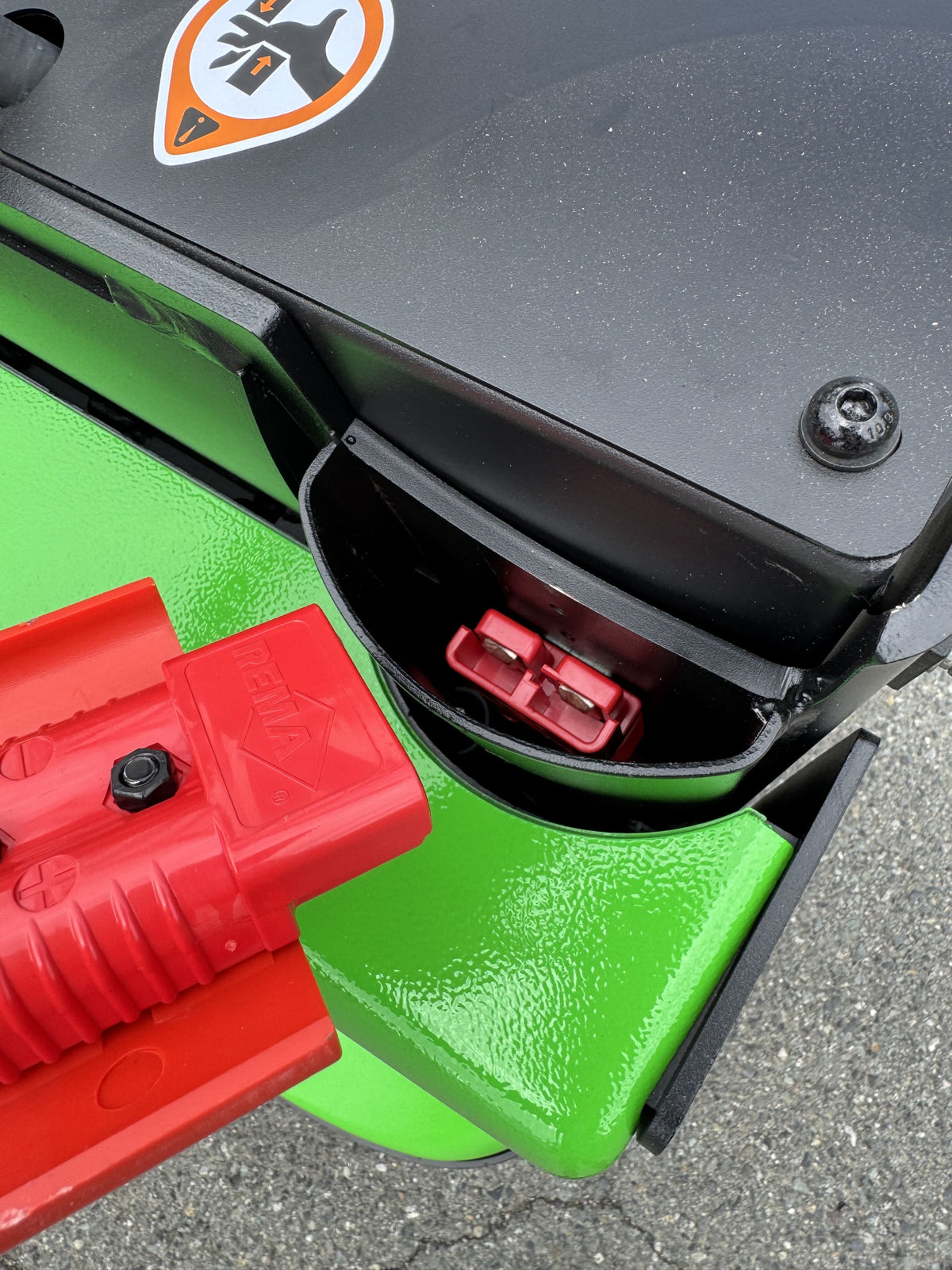 Raelon EPT25-WA electric pallet jack charger header close up