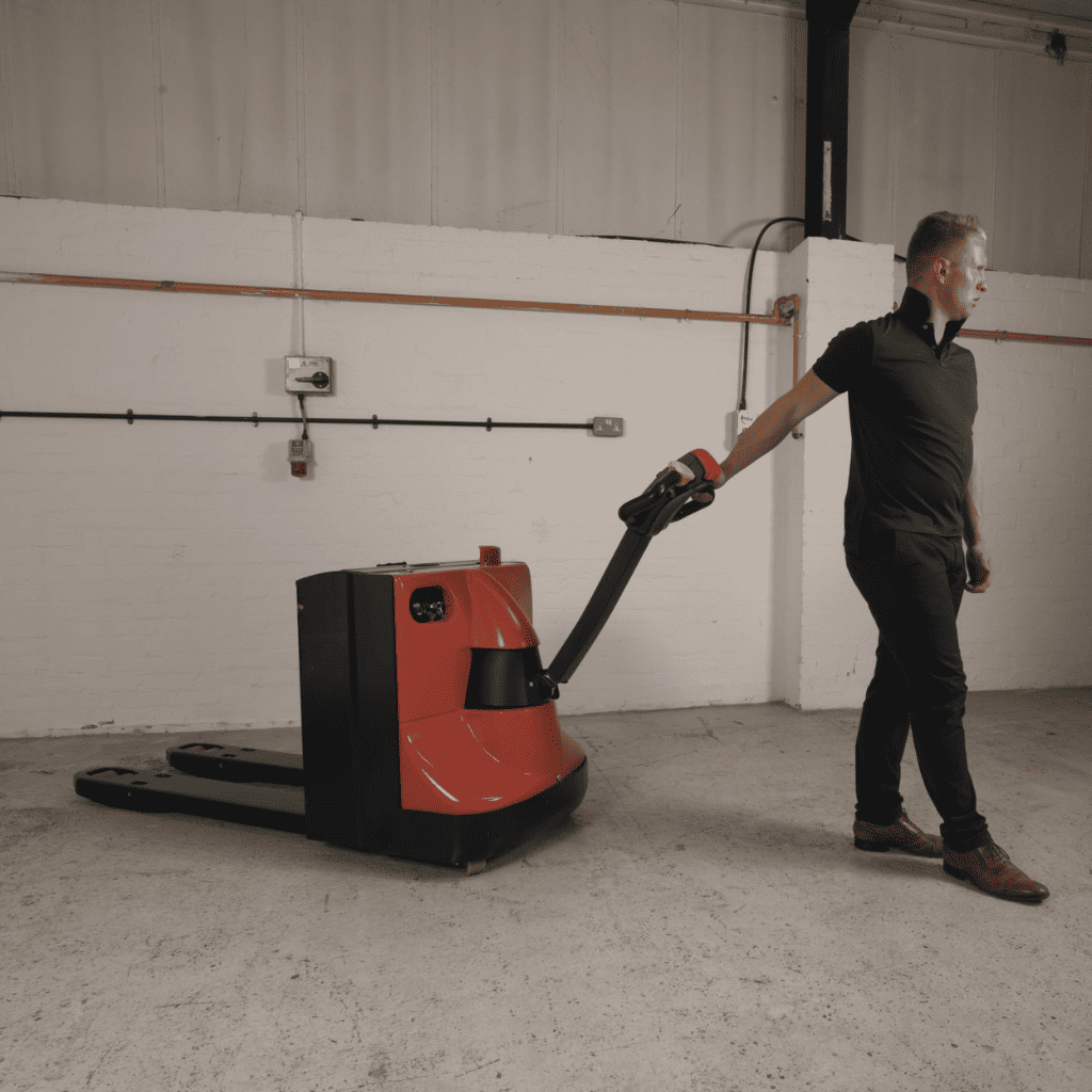 Raelon EPT25-WA 5500lbs Lead-Acid Electric Pallet Jack Green with Backrest product image 6