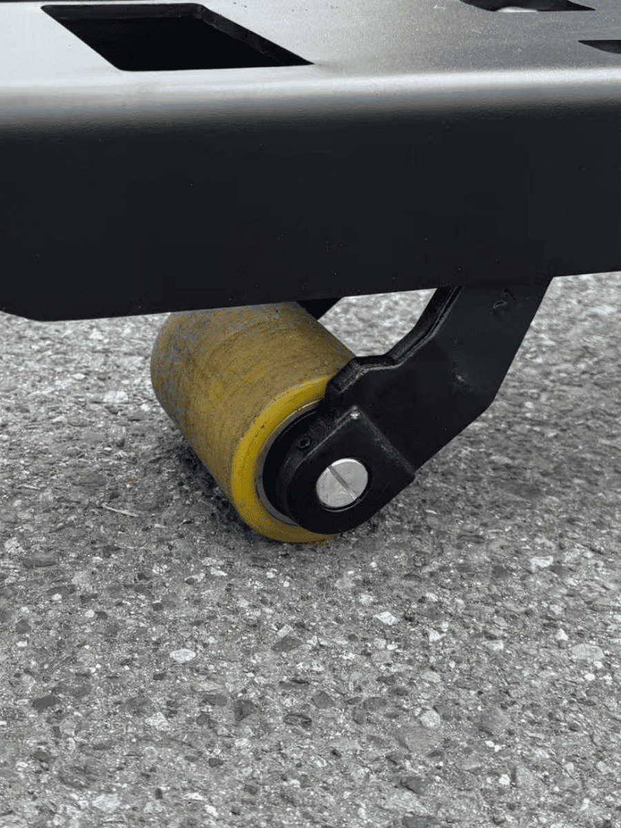 Raelon EPT25-WA electric pallet jack rear wheel close up