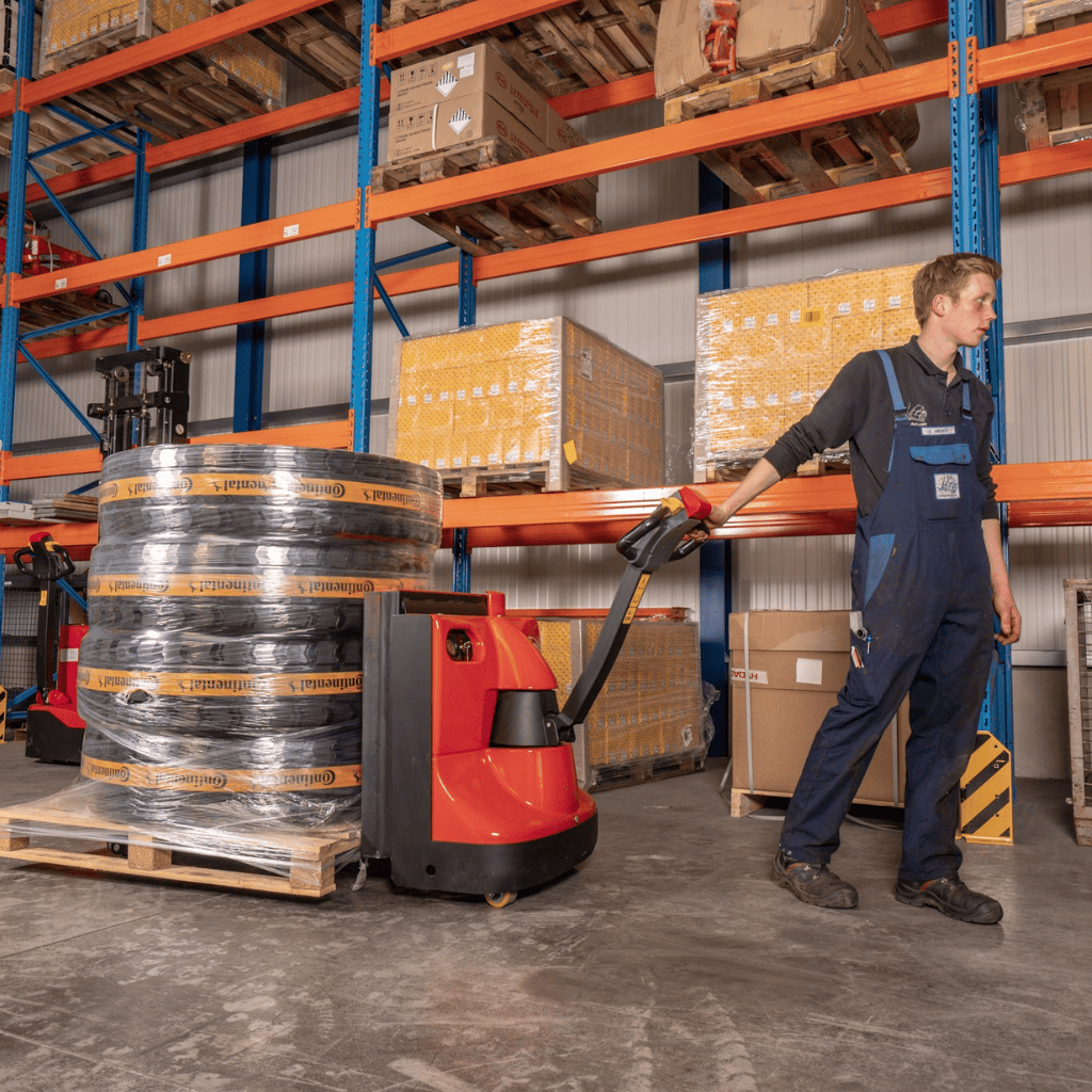 Raelon EPT25-WA 5500lbs Lead-Acid Electric Pallet Jack Green with Backrest product image 5